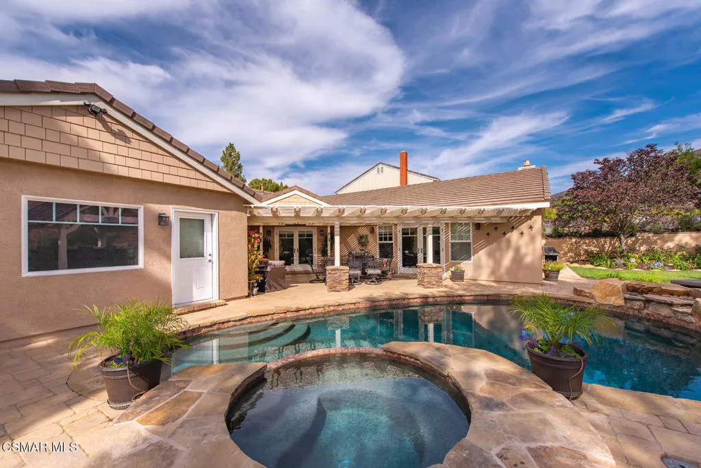 2056 Casual Court, Simi Valley, California 93065 home-pic-55