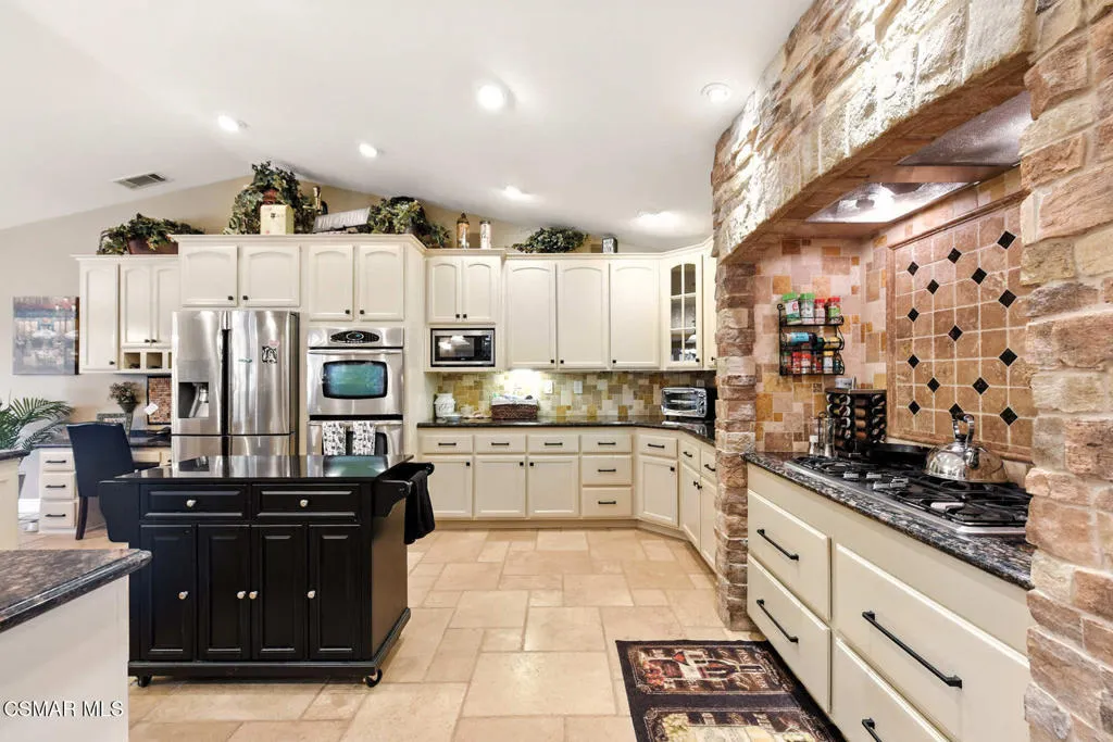 2056 Casual Court, Simi Valley, California 93065 home-pic-19