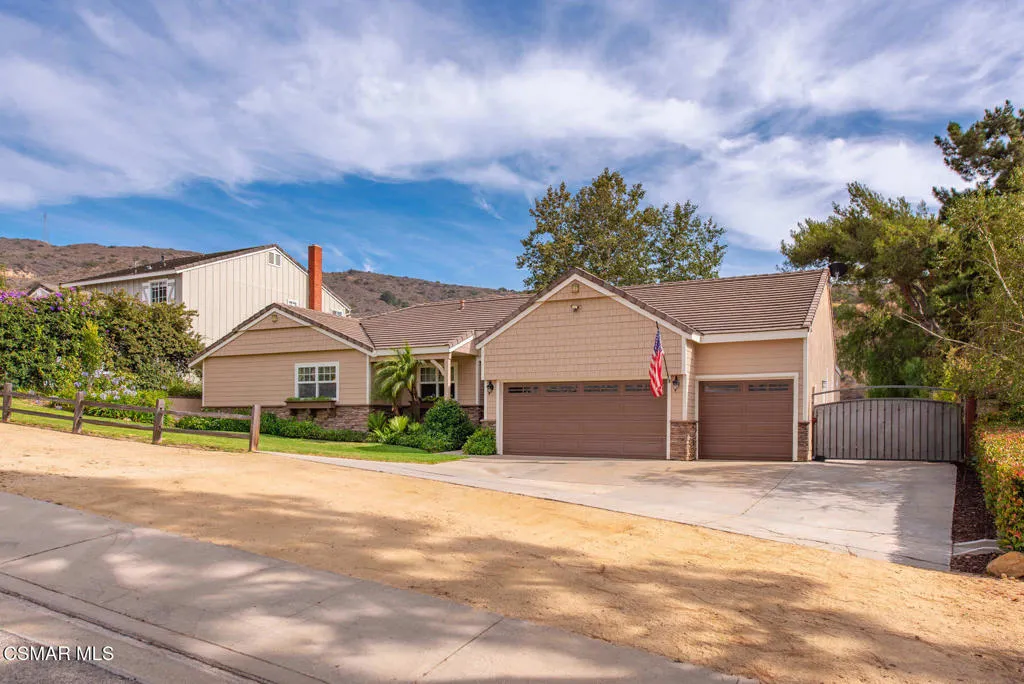 2056 Casual Court, Simi Valley, California 93065 home-pic-5