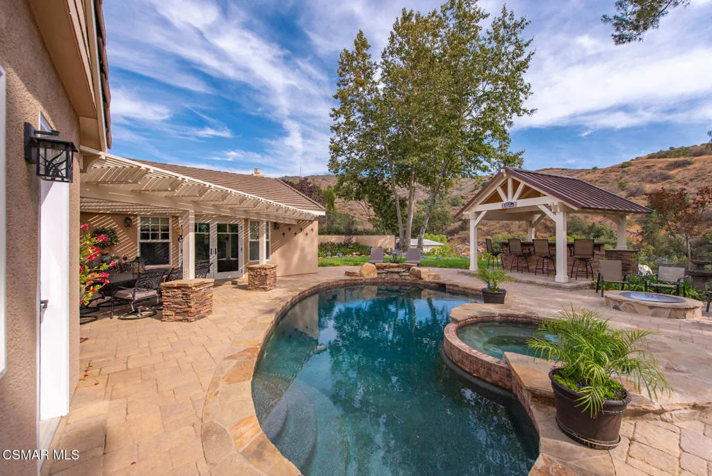 2056 Casual Court, Simi Valley, California 93065 home-pic-48
