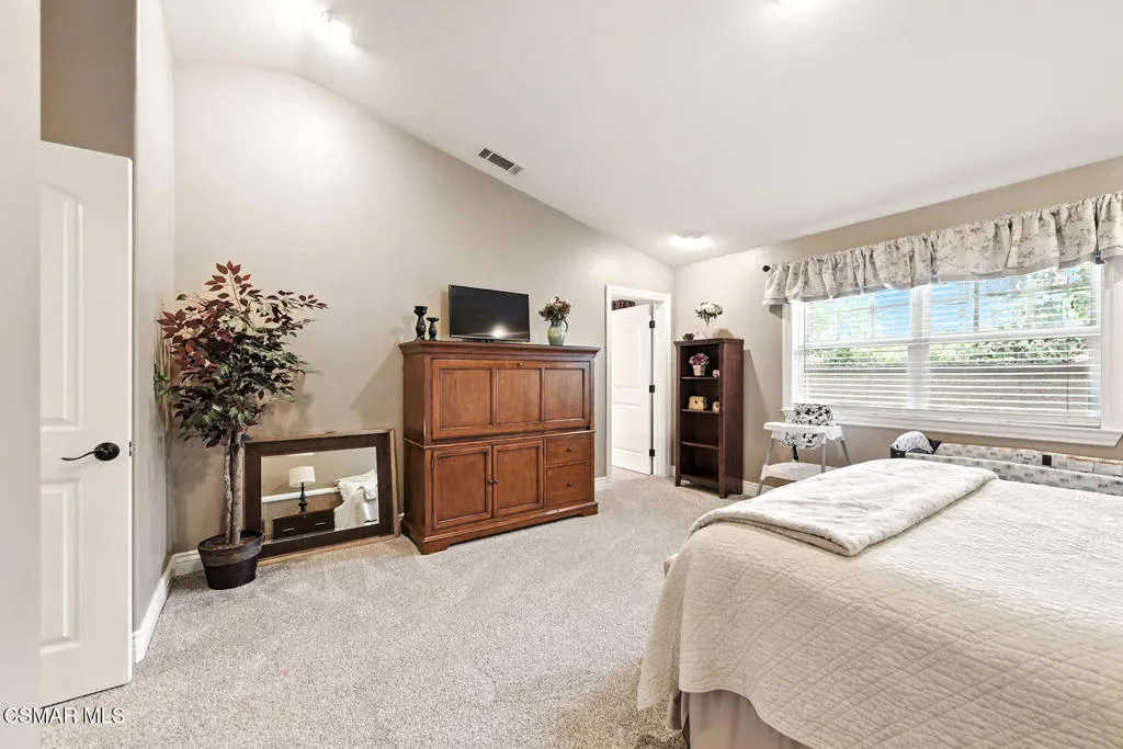 2056 Casual Court, Simi Valley, California 93065 home-pic-36