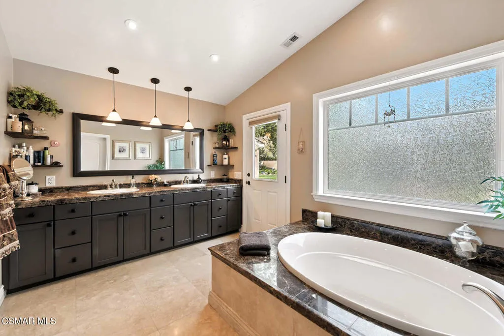 2056 Casual Court, Simi Valley, California 93065 home-pic-41
