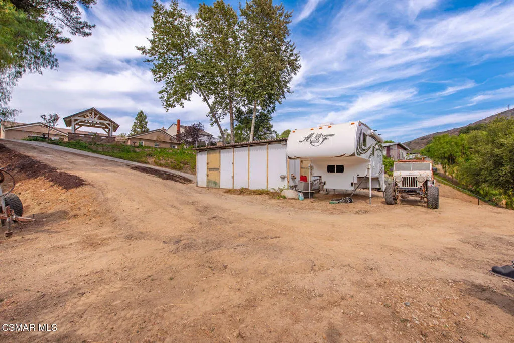 2056 Casual Court, Simi Valley, California 93065 home-pic-69