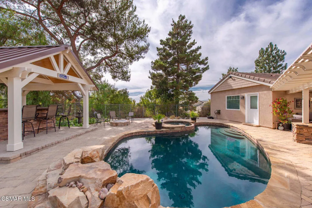 2056 Casual Court, Simi Valley, California 93065 home-pic-56