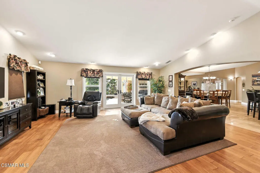 2056 Casual Court, Simi Valley, California 93065 home-pic-26