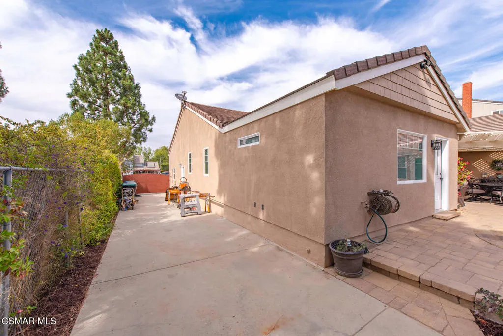 2056 Casual Court, Simi Valley, California 93065 home-pic-52
