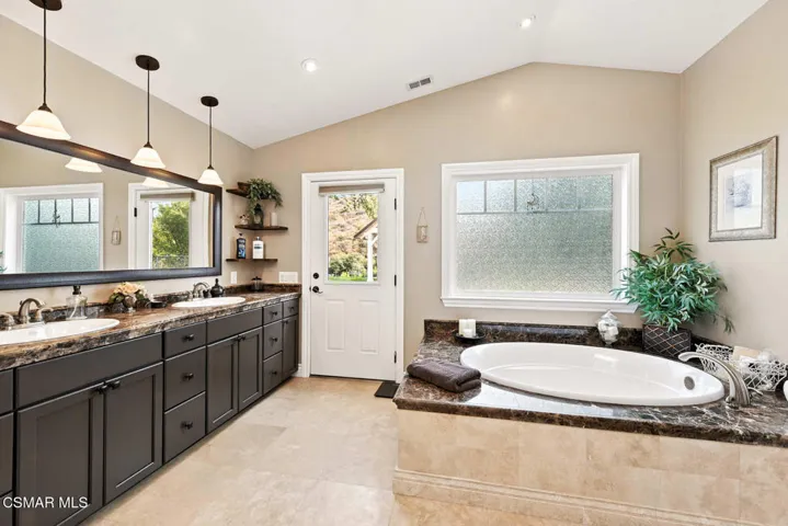 2056 Casual Ct Simi Valley-41