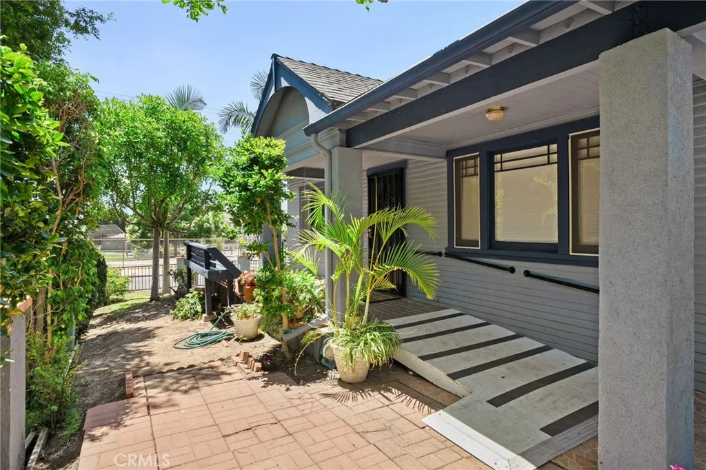 1063 E Rio Grande Street, Pasadena, California 91104 home-pic-3