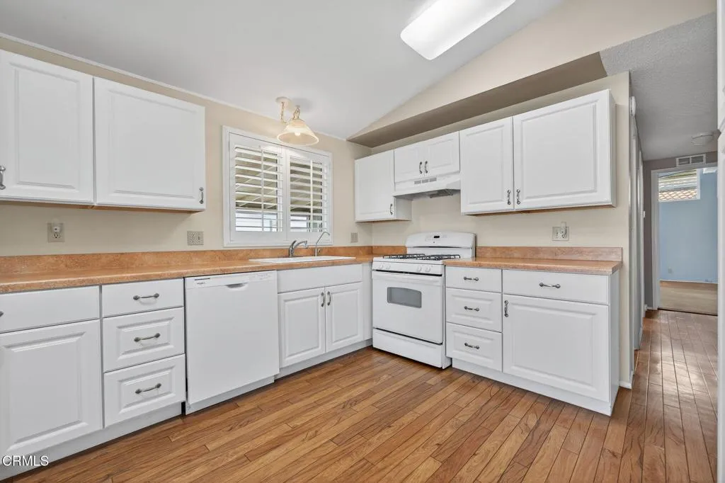 975 Telegraph Road 40, Santa Paula, California 93060 home-pic-1