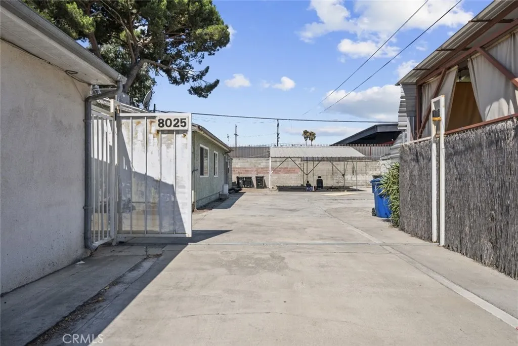 8023 Troost Avenue, North Hollywood, California 91605 home-pic-18