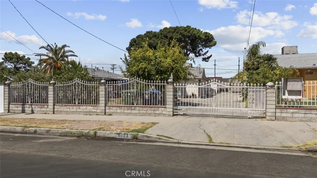8023 Troost Avenue, North Hollywood, California 91605 home-pic-3