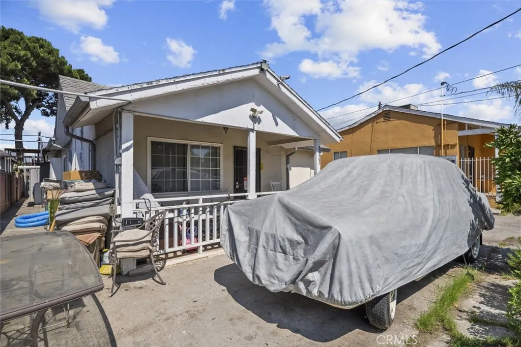 8023 Troost Avenue, North Hollywood, California 91605 home-pic-1