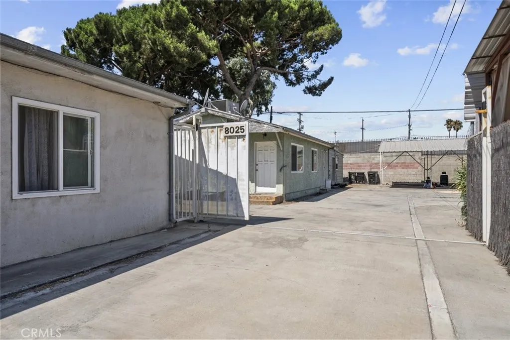 8023 Troost Avenue, North Hollywood, California 91605 home-pic-19