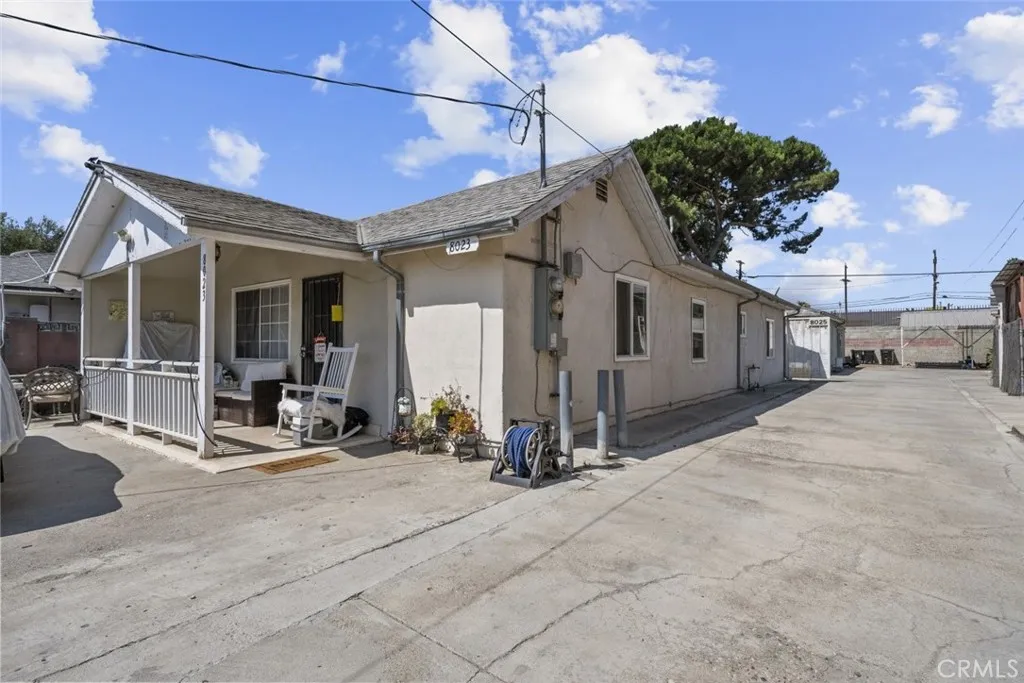 8023 Troost Avenue, North Hollywood, California 91605 home-pic-2