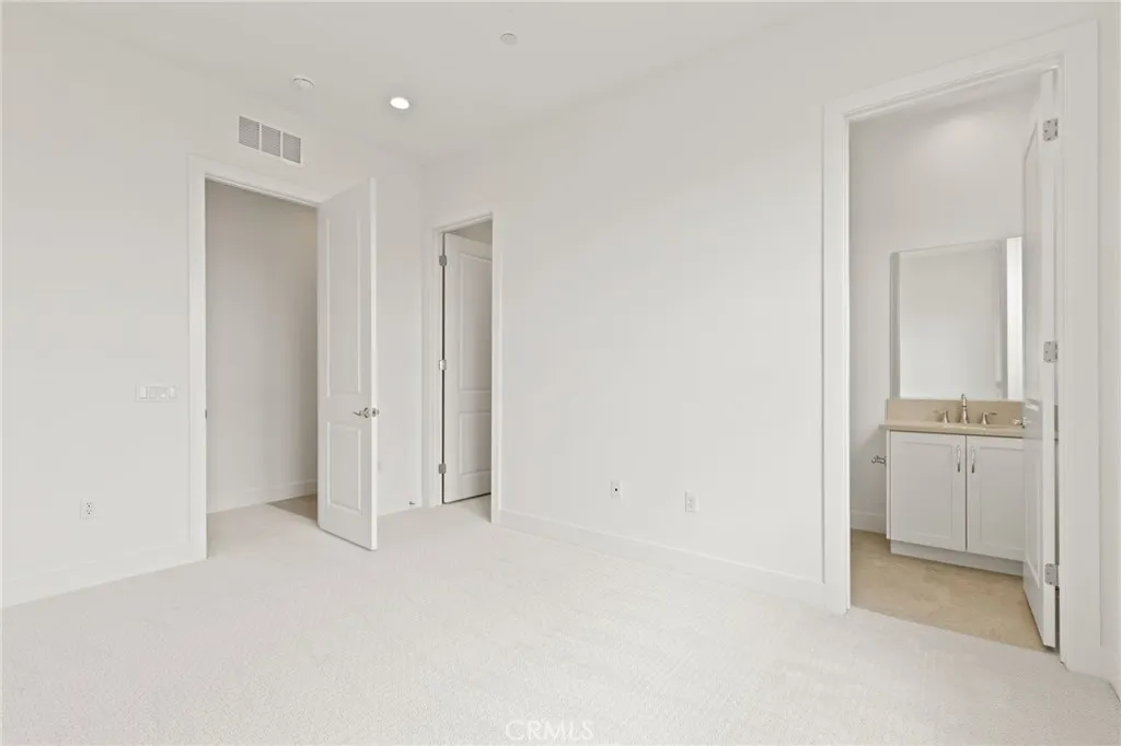 30041 N Avenida Sierra Madre, Valencia, California 91354 home-pic-21