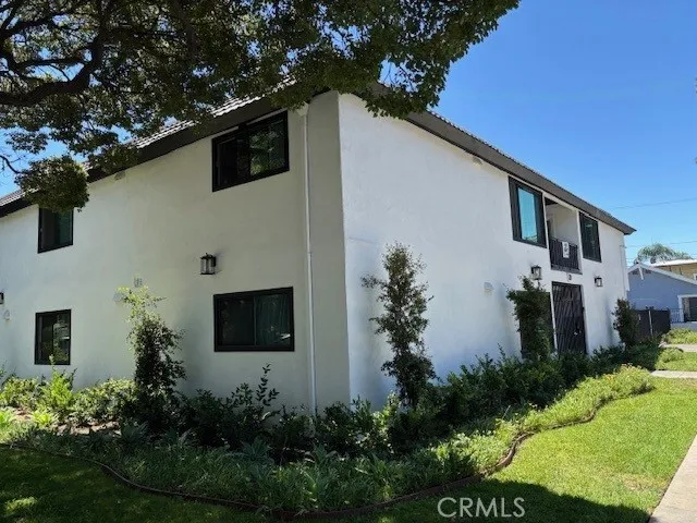 120 E Pine Street, Santa Ana, California 92701 home-pic-0
