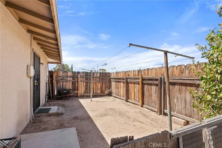 20990 Chama Road, Apple Valley, California 92308