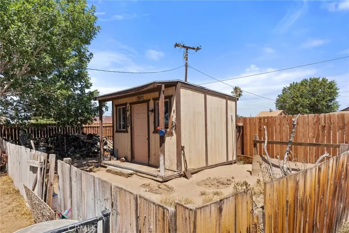 20990 Chama Road, Apple Valley, California 92308