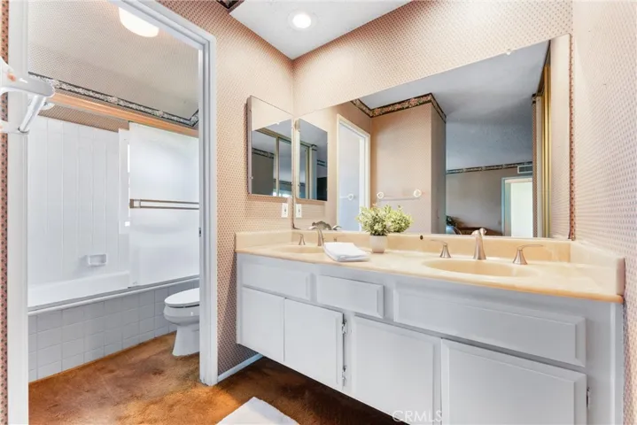 Master Bathroom- 2 sinks