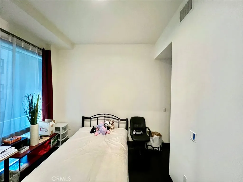 655 S Hope Street 607, Los Angeles, California 90017 home-pic-6