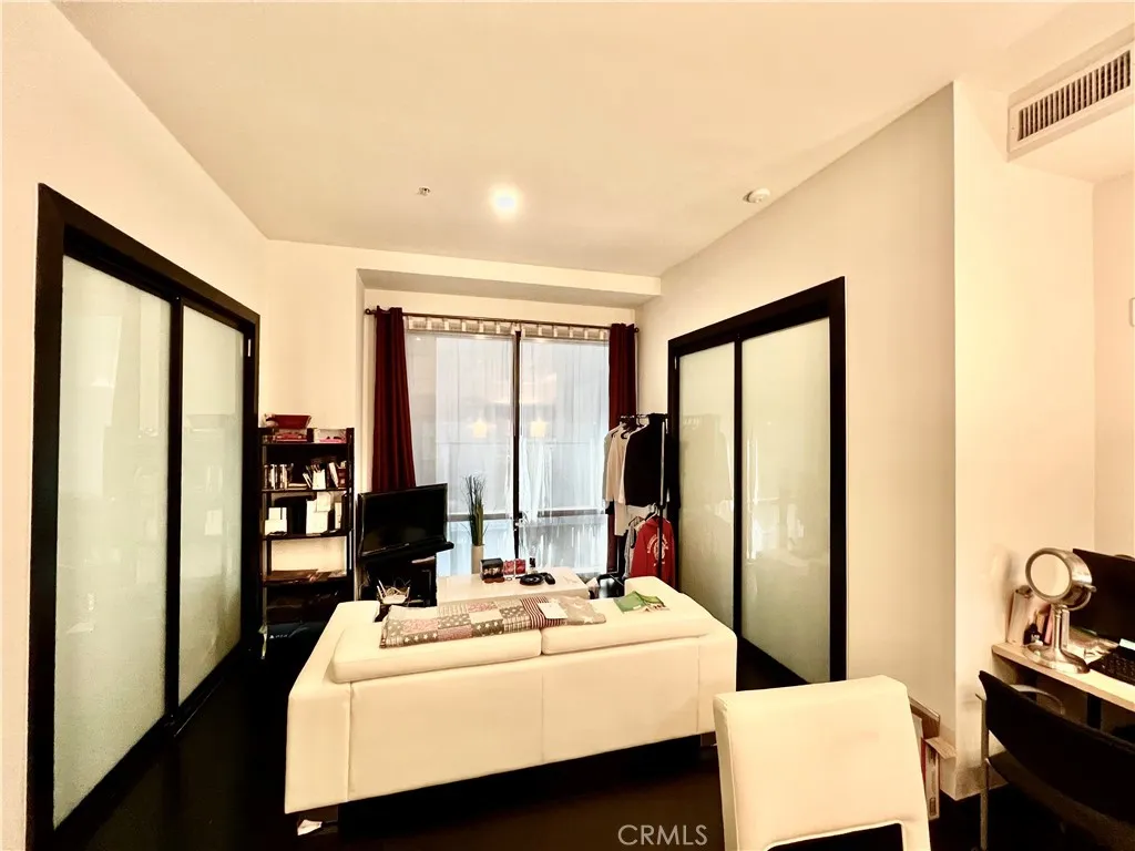 655 S Hope Street 607, Los Angeles, California 90017 home-pic-0