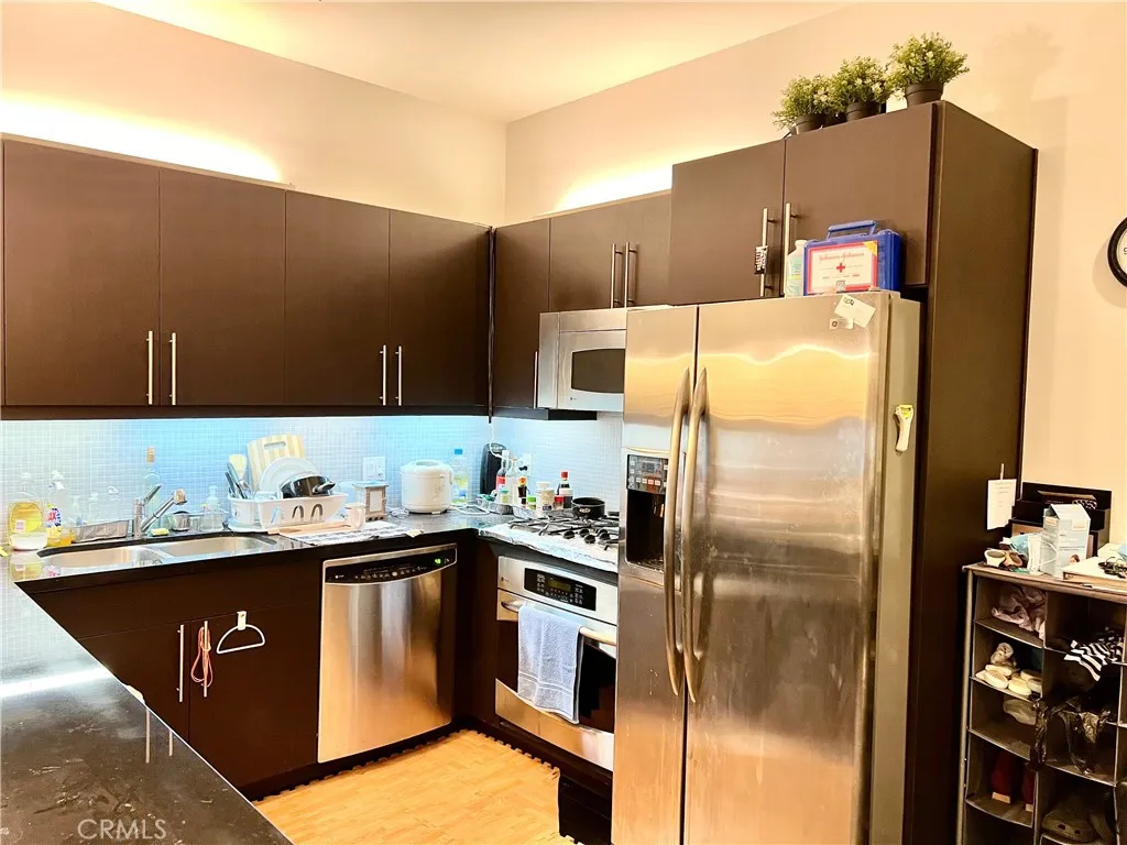 655 S Hope Street 607, Los Angeles, California 90017 home-pic-2