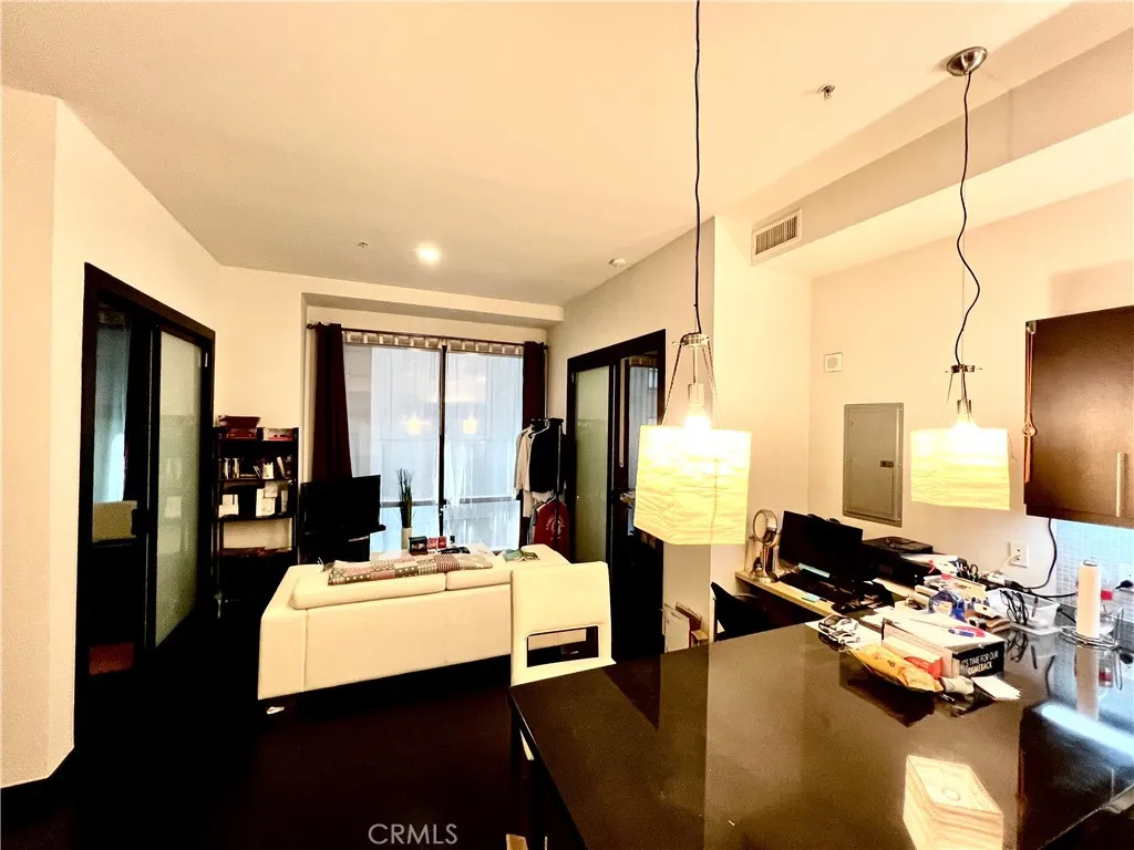 655 S Hope Street 607, Los Angeles, California 90017 home-pic-1
