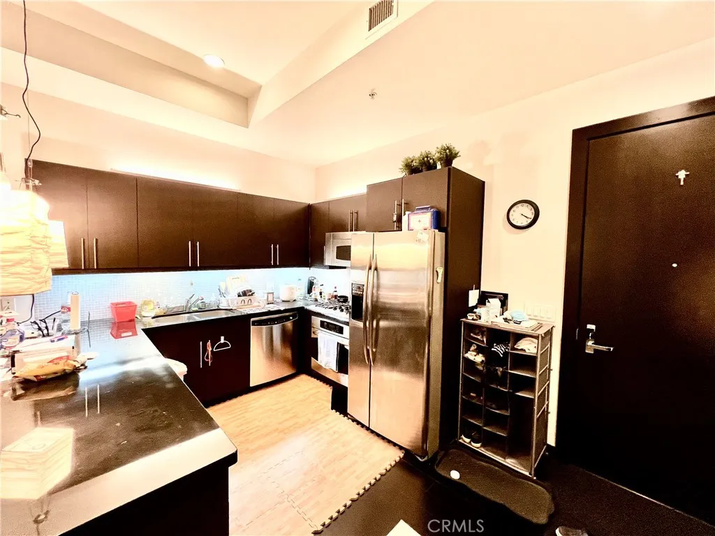 655 S Hope Street 607, Los Angeles, California 90017 home-pic-3