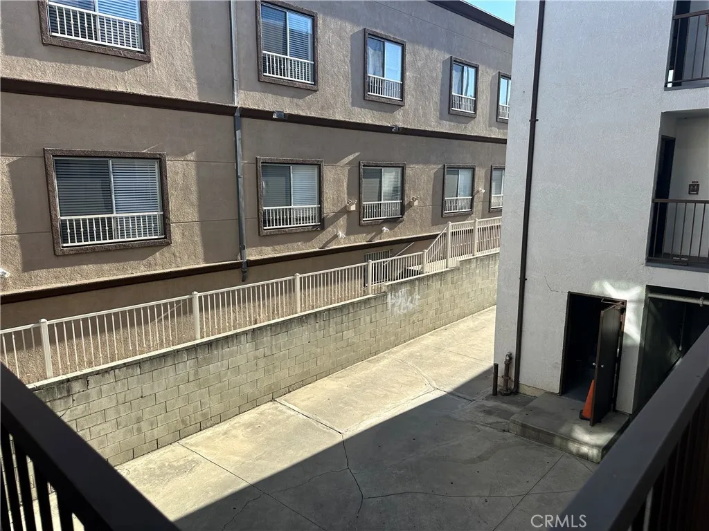 1758 N Kingsley Drive 3, Los Angeles, California 90027, 2 Bedrooms Bedrooms, ,2 BathroomsBathrooms,Residential Lease,For Rent,Kingsley,CV25176654