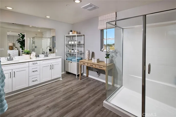 MODEL HOME