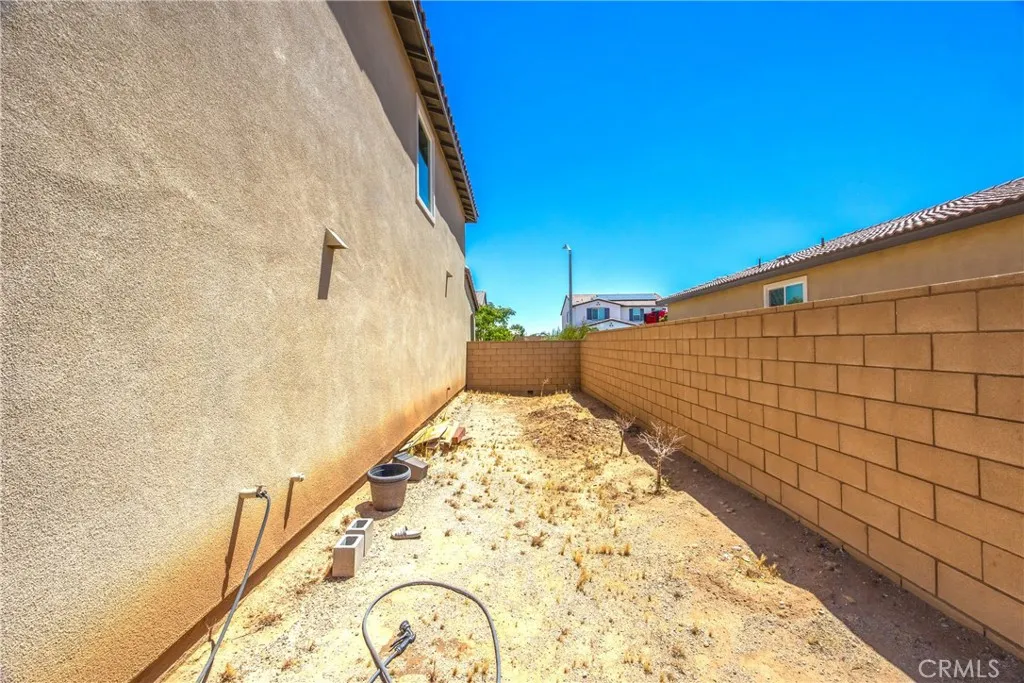 13546 Vox Lane, Victorville, California 92392 home-pic-23