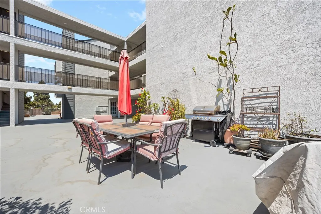 1919 E Beverly Way, Long Beach, California 90802 home-pic-25