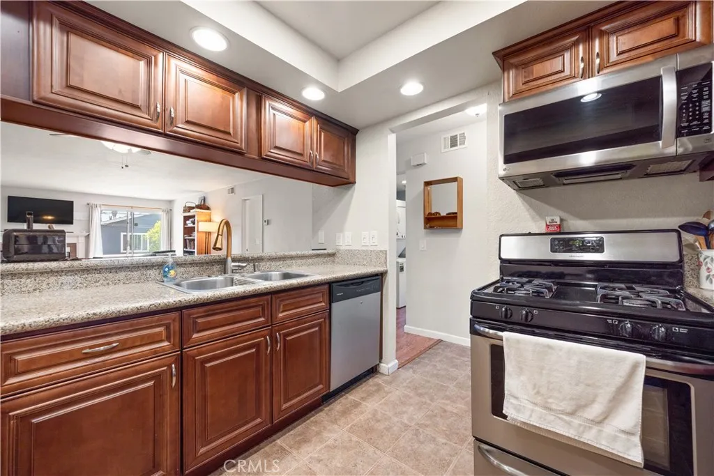 1919 E Beverly Way, Long Beach, California 90802 home-pic-13