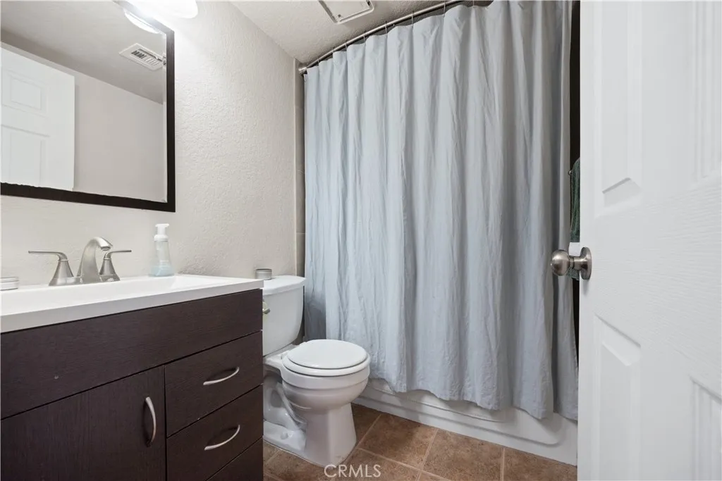 1919 E Beverly Way, Long Beach, California 90802 home-pic-21