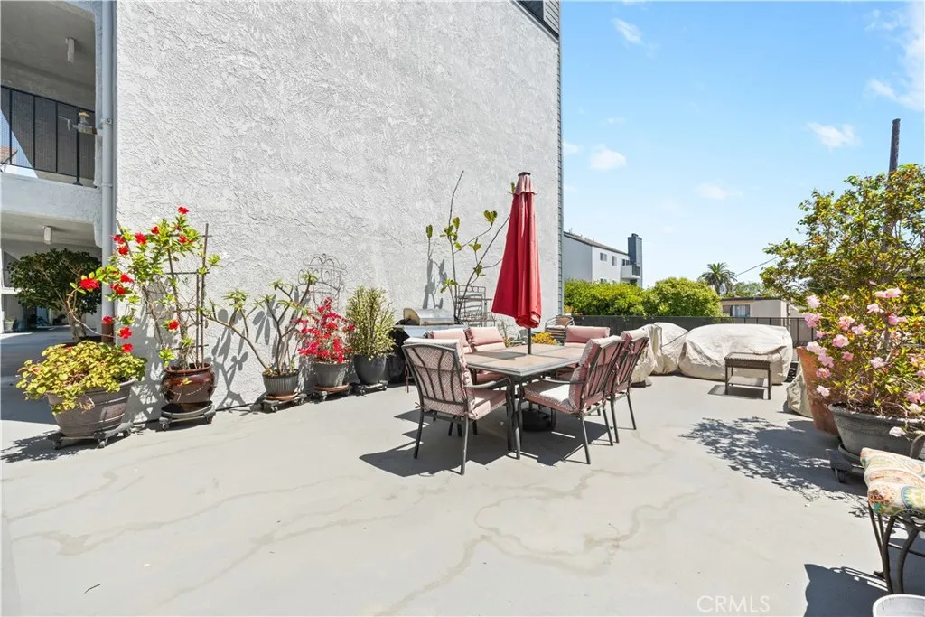 1919 E Beverly Way, Long Beach, California 90802 home-pic-24