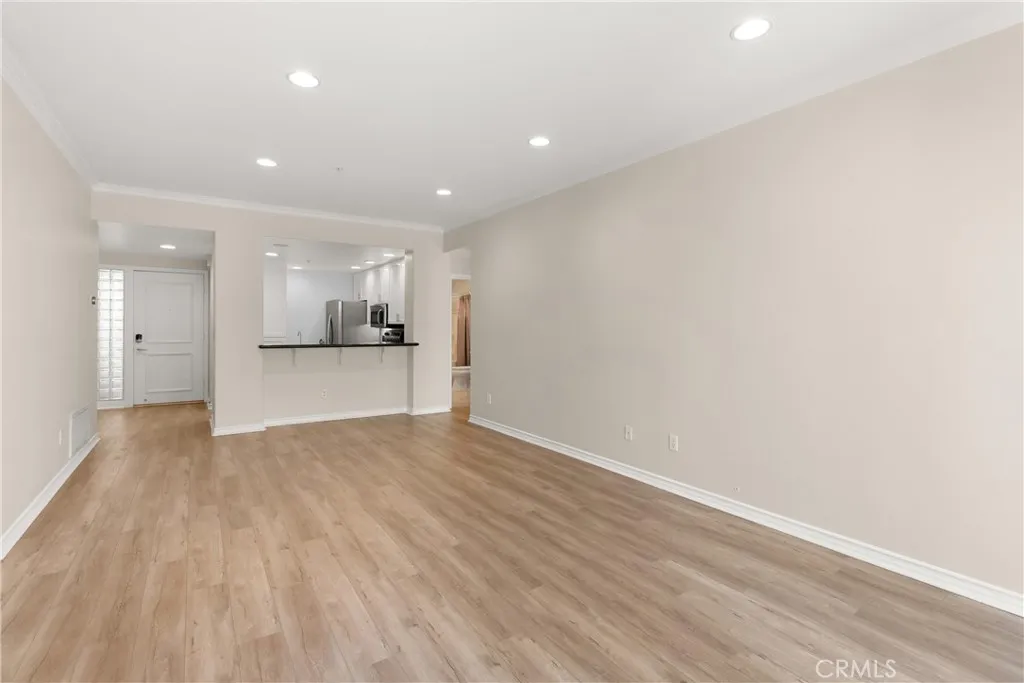 2243 Martin 217, Irvine, California 92612 home-pic-4