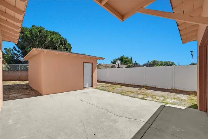 17461 Pine Avenue, Fontana, California 92335