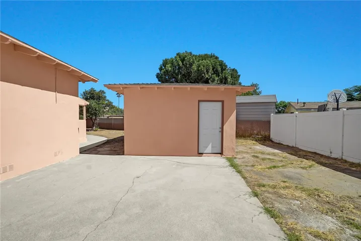 17461 Pine Avenue, Fontana, California 92335