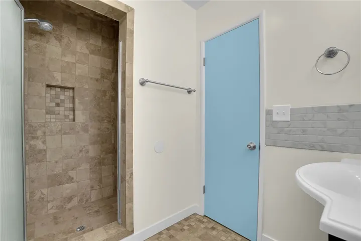 17461 Pine Avenue, Fontana, California 92335