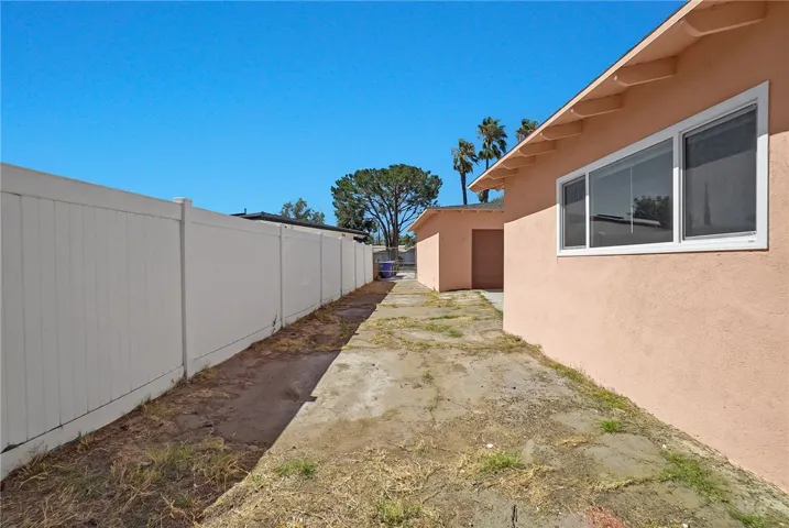 17461 Pine Avenue, Fontana, California 92335
