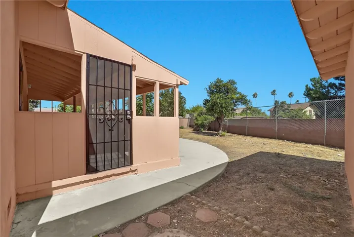 17461 Pine Avenue, Fontana, California 92335