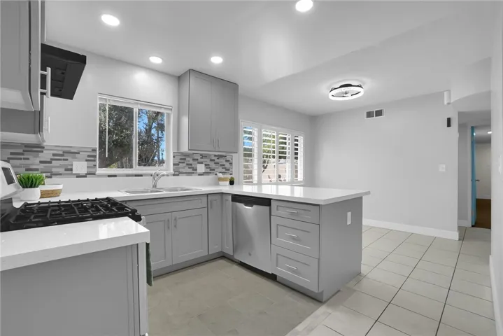 17461 Pine Avenue, Fontana, California 92335