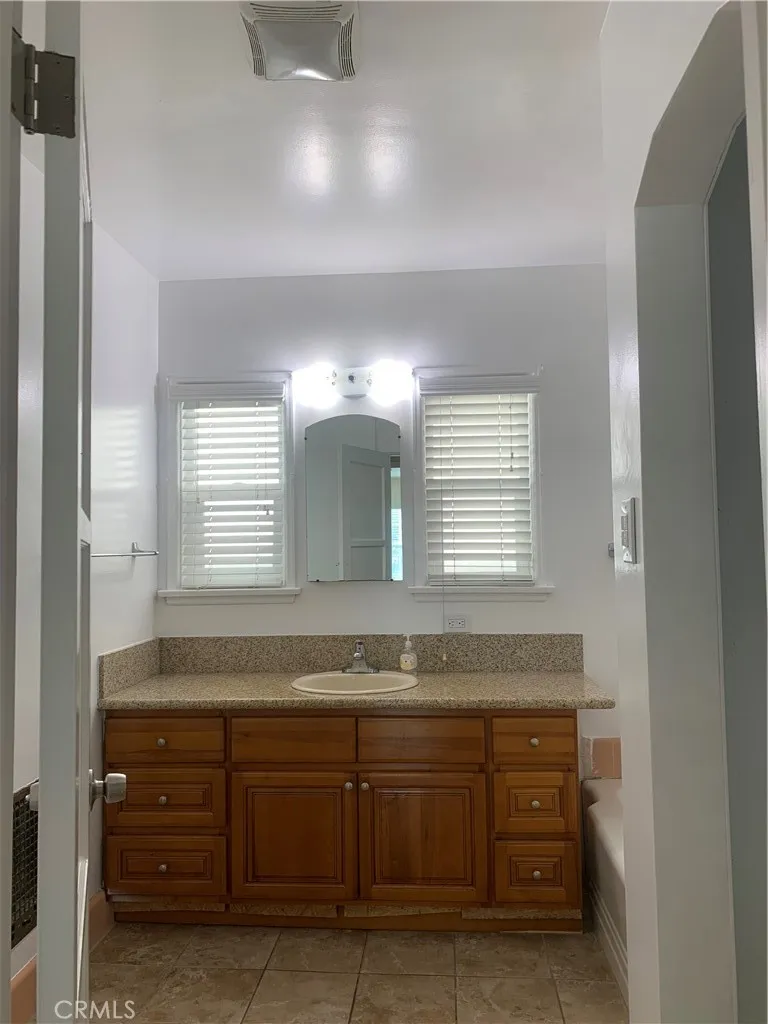 917 N Olive Ave, Alhambra, California 91801 home-pic-11