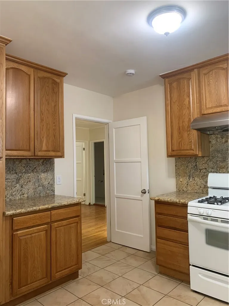 917 N Olive Ave, Alhambra, California 91801 home-pic-25
