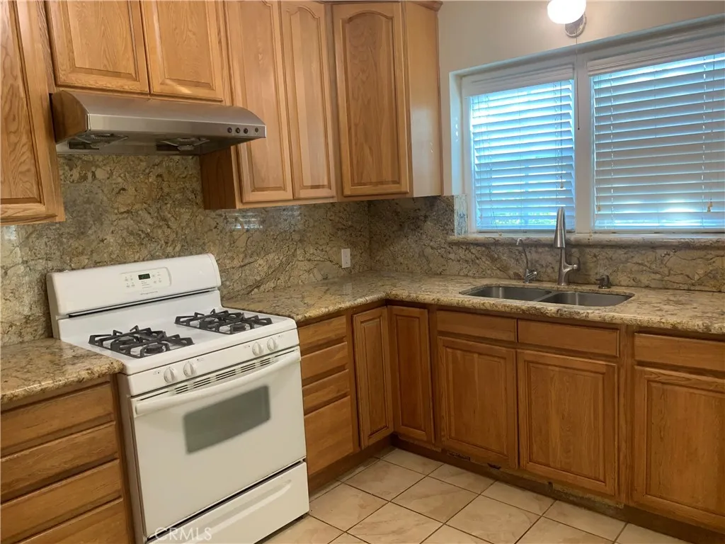 917 N Olive Ave, Alhambra, California 91801 home-pic-24
