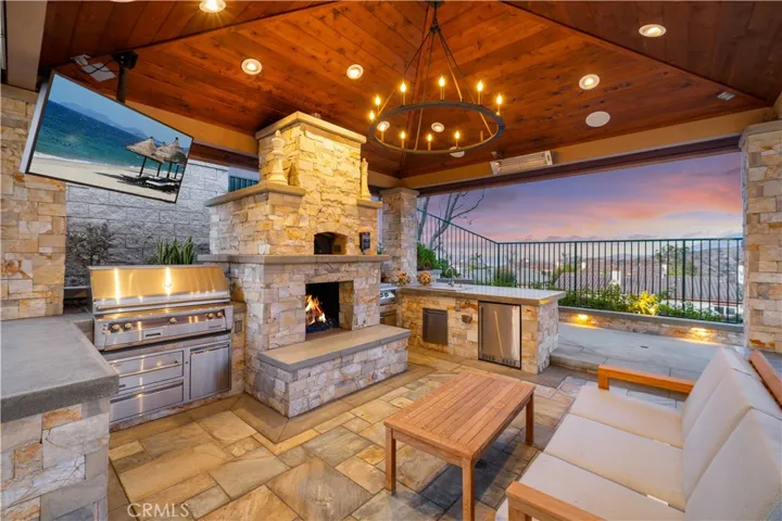 1040 S Summer Breeze Lane, Anaheim Hills, California 92808