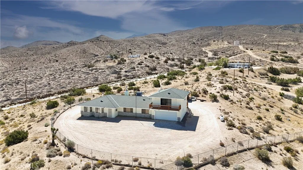 8448 Milpas Drive, Apple Valley, California 92308 home-pic-3