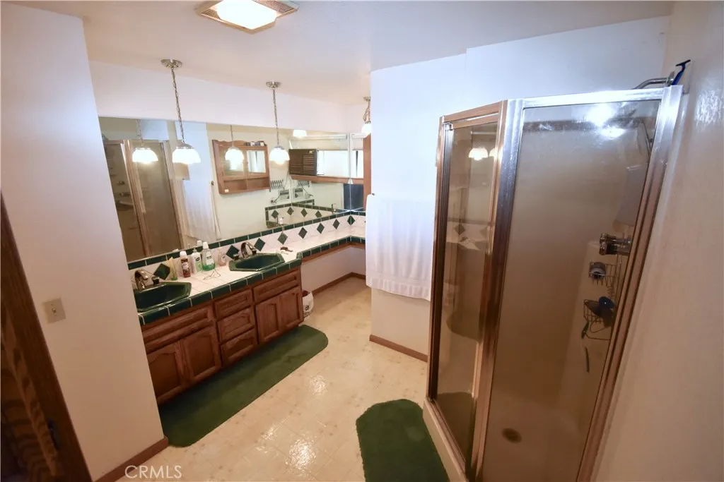 8448 Milpas Drive, Apple Valley, California 92308 home-pic-18