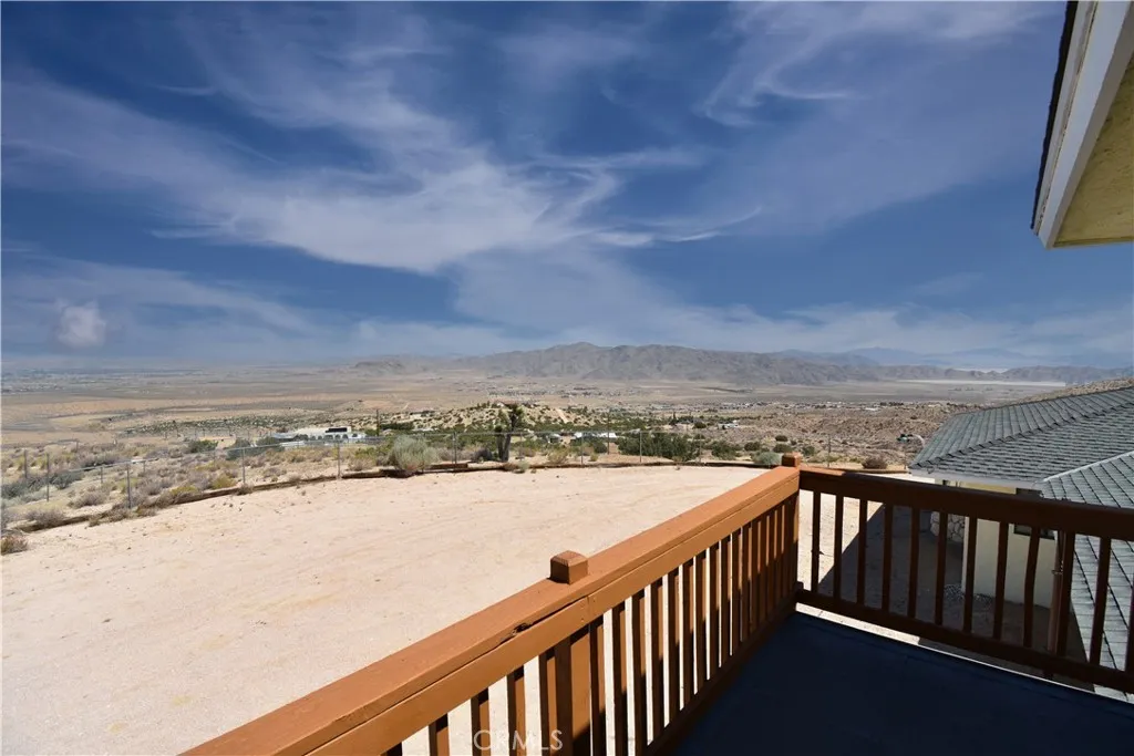 8448 Milpas Drive, Apple Valley, California 92308 home-pic-21