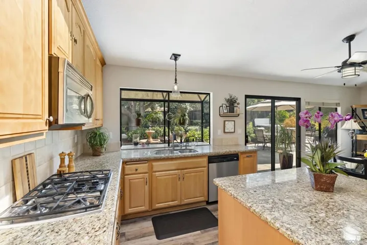 1630 Candlelight Gln, Escondido, California 92029
